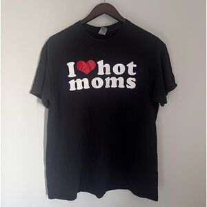 Custom made graphic I ❤️ hot moms t shirt | size L